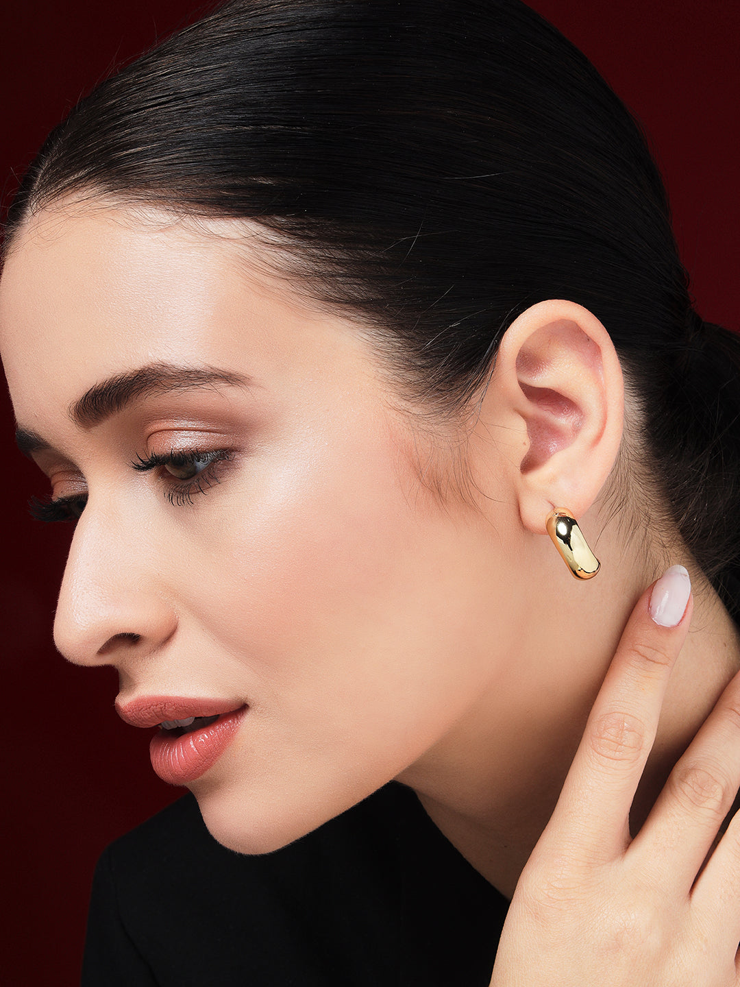 Sleek Gold Earring